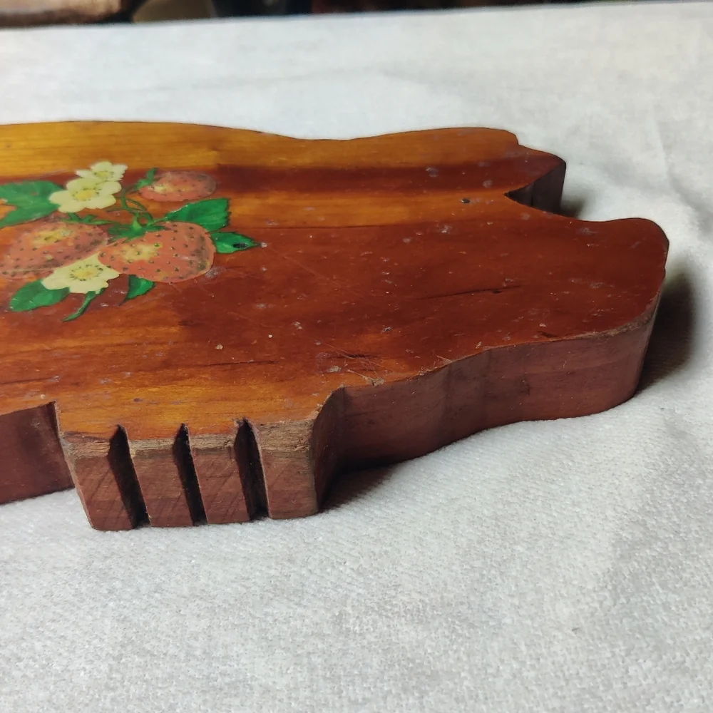 VTG Pig Shaped Cutting Board with Strawberries  14.5x7.25